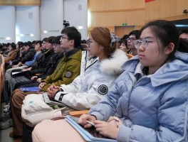 齐菲在东华大学：探索社团活力与专业学习的难忘时光