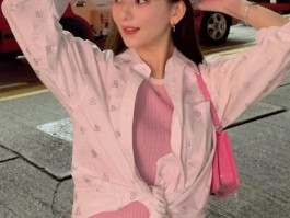 7 月 9 日方媛晒美照挺三胎孕肚出镜，状态超好引关注