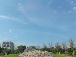 南通大学的河流：平静清澈，桥梁相连，见证校园变迁