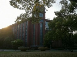 大学岁月的青春记忆，从校园风景与建筑领略独特风采
