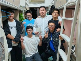 轩墨踏入大学校园开启新篇章，初入宿舍与舍友交流互动啦