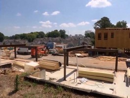 美媒：特朗普关税政策或加剧美住房危机，多地受重创