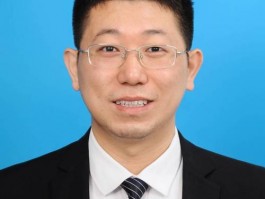 于涛在天津大学声誉极高，学术成就与教学风采令人瞩目